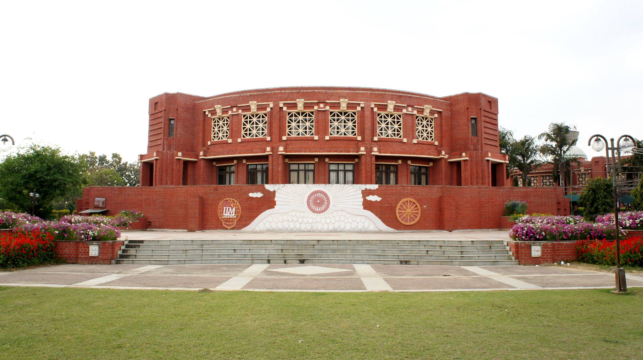 IIM Lucknow Invites Applications for MBA in Family Business Focused on Growth and Transformation