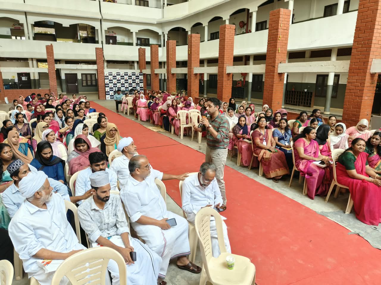 On Teachers’ Day, Aster Medcity and Wisdom4Future Initiative made an Entire School Staff “First Responders of Kerala” making Vadi Husna School as First School